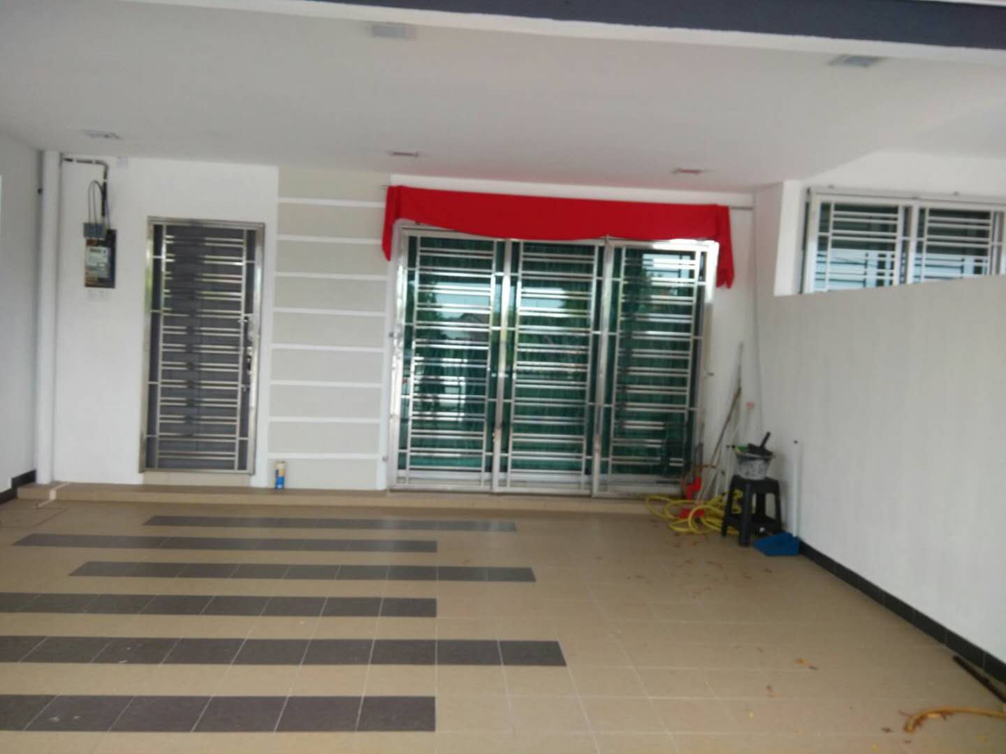 B & T STAINLESS STEEL CONSTRUCTION