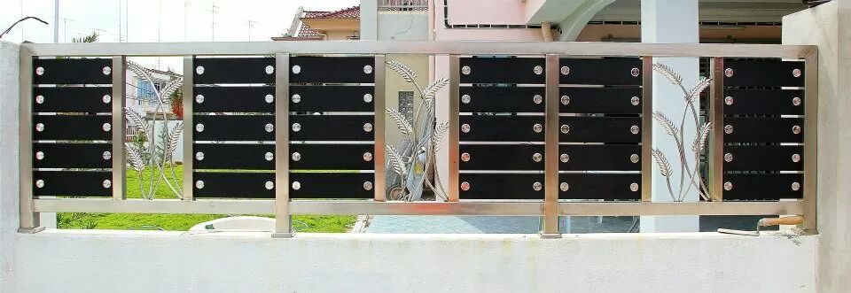 B & T STAINLESS STEEL CONSTRUCTION