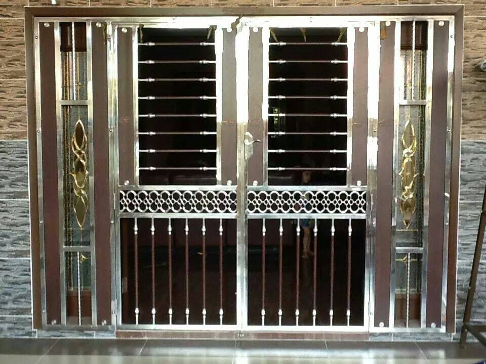 B & T STAINLESS STEEL CONSTRUCTION